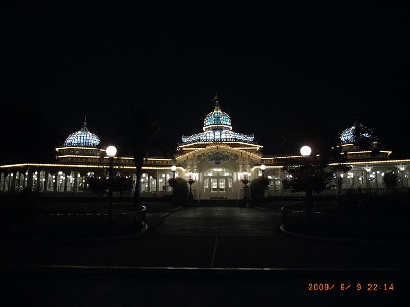 東瀛留學日記之再遊迪士尼樂園(09.6.9):「水晶宮」餐廳，晚上原來這麼漂亮