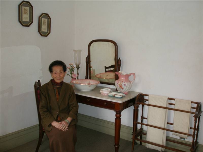 東瀛留學日記之挑戰不可能任務(09.3.29-4.1):阿嬤坐在古式梳妝台，更有古早味！