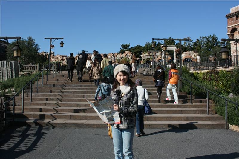 東瀛留學日記之東京行(2008.12.15迪士尼海洋):拿著導覽地圖一邊研究一邊準備衝衝衝的丸子