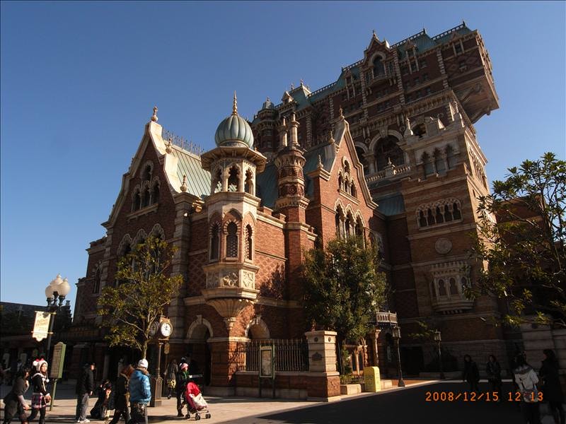 東瀛留學日記之東京行(2008.12.15迪士尼海洋):古塔很高，充滿詭異陰深傳說