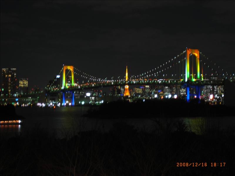 東瀛留學日記之東京行(2008.12.16 泰國料理&台場):從平地上看彩虹橋跟高處的感覺不一樣
