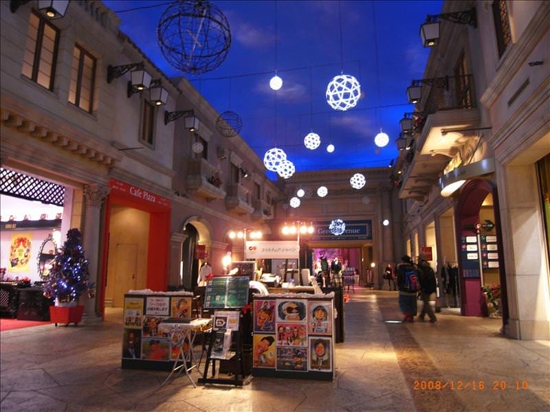 東瀛留學日記之東京行(2008.12.16 泰國料理&台場):維納斯商場內，天花板會變色