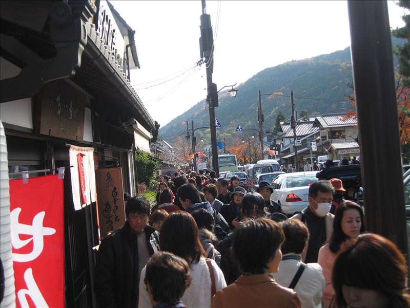 東瀛留學日記之京都嵐山賞楓(2008.12.1):離搭車時間還早先到其他地方欣賞，好多人潮.....