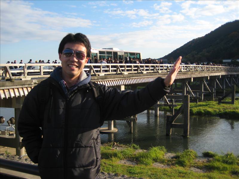 東瀛留學日記之京都嵐山賞楓(2008.12.1):這位人士的pose就沒什麼創意囉
