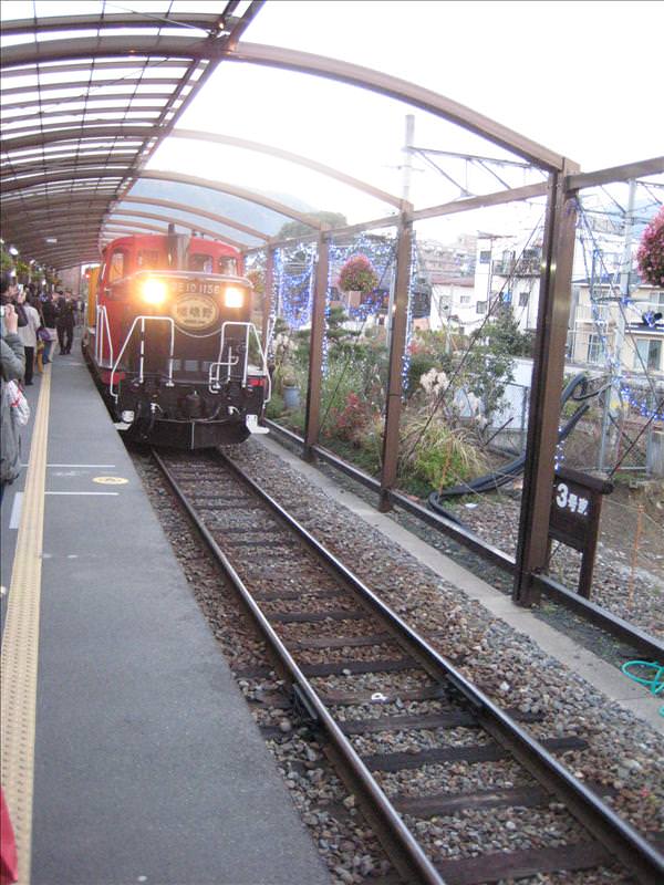 東瀛留學日記之京都嵐山賞楓(2008.12.1):越來越近