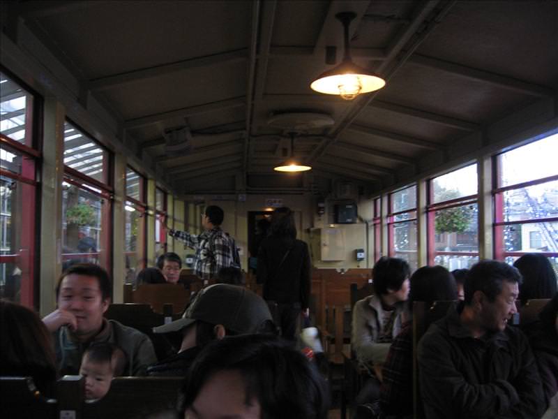 東瀛留學日記之京都嵐山賞楓(2008.12.1):進入車廂內