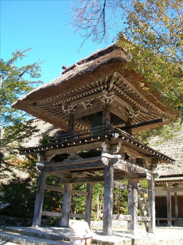 東瀛留學日記之又見合掌村高山古街(2008.11.5-6):鐘樓的屋頂也是稻草屋頂