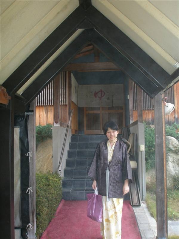 東瀛留學日記之又見合掌村高山古街(2008.11.5-6):丸子身後的澡堂