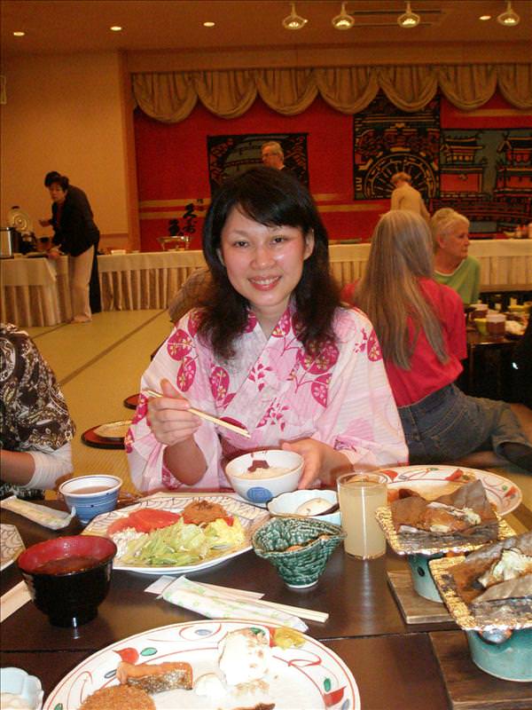 東瀛留學日記之又見合掌村高山古街(2008.11.5-6):自助式早餐，讓丸子吃得很飽