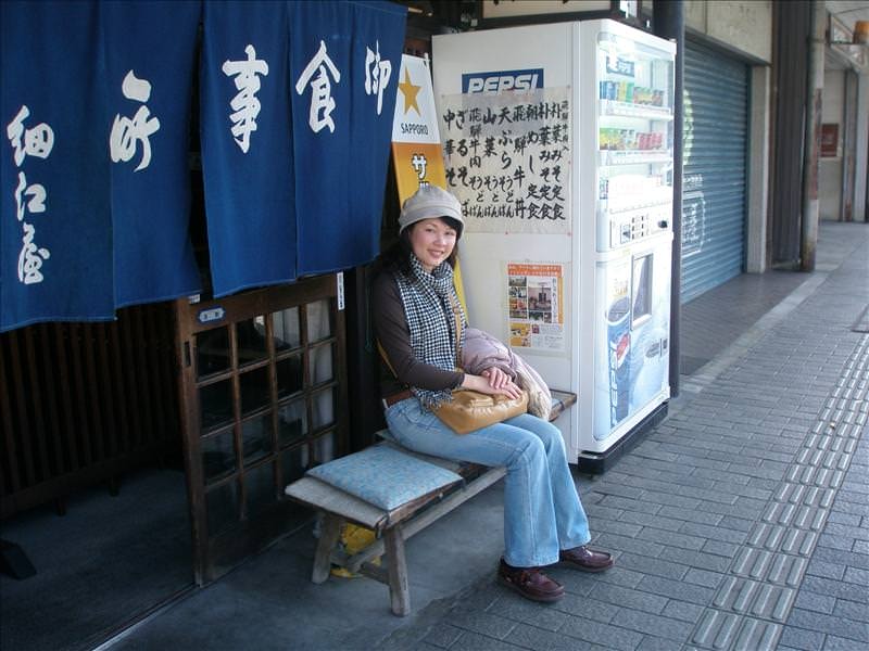 東瀛留學日記之又見合掌村高山古街(2008.11.5-6):這間餐館的門口