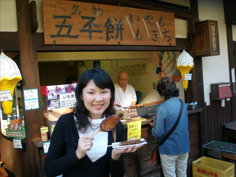 東瀛留學日記之馬籠宿(2008.11.1):濃郁的米香入口，丸子吃的很開心
