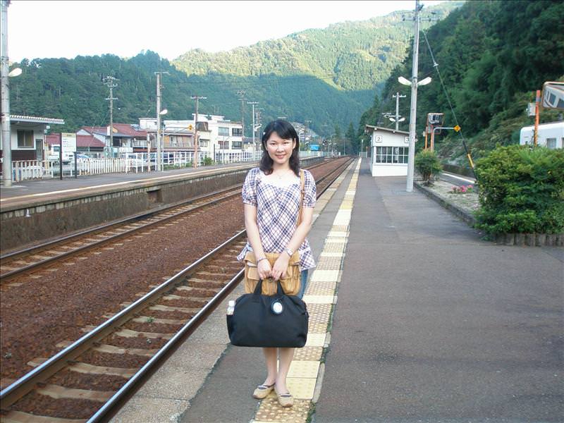 東瀛留學日記之戀戀溫泉(2008.9.23-24):白川口站，越來越鄉下了。