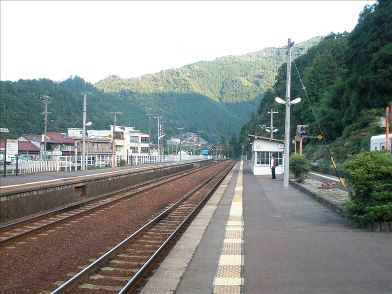 東瀛留學日記之戀戀溫泉(2008.9.23-24):白川口站。已經是爬上山來了。