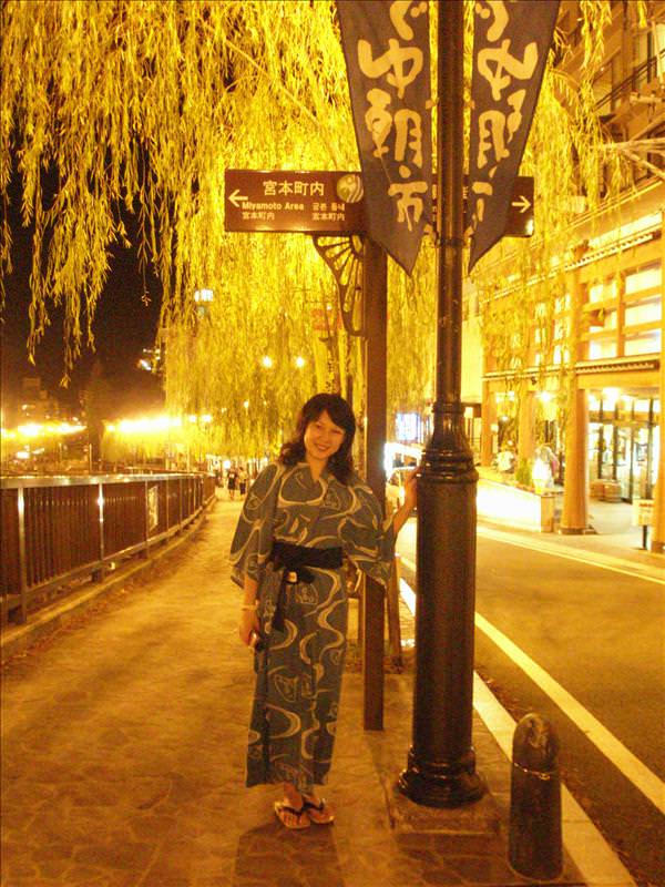 東瀛留學日記之戀戀溫泉(2008.9.23-24):楊柳樹晚燈街景