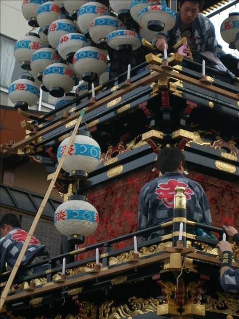 東瀛留學日記之犬山祭(2008.4.5):忙著掛滿燈籠，大家都等著夜晚的來臨