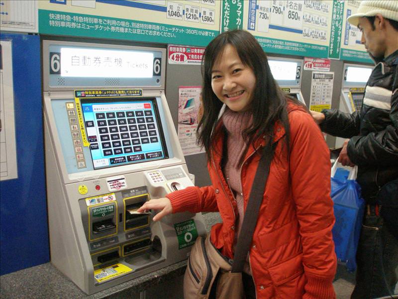 東瀛留學日記之童話世界篇(2008.1):我第一次來日本什麼都很新奇，這個售票機好像跟台灣不一樣