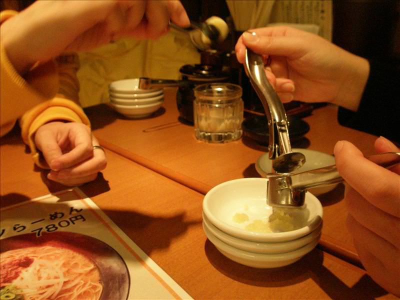 東瀛留學日記之童話世界篇(2008.1):表演如何製作大蒜泥