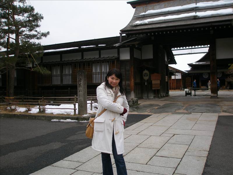 東瀛留學日記之童話世界篇(2008.1):古時這裡是武士辦公的地方，假裝武士拔刀