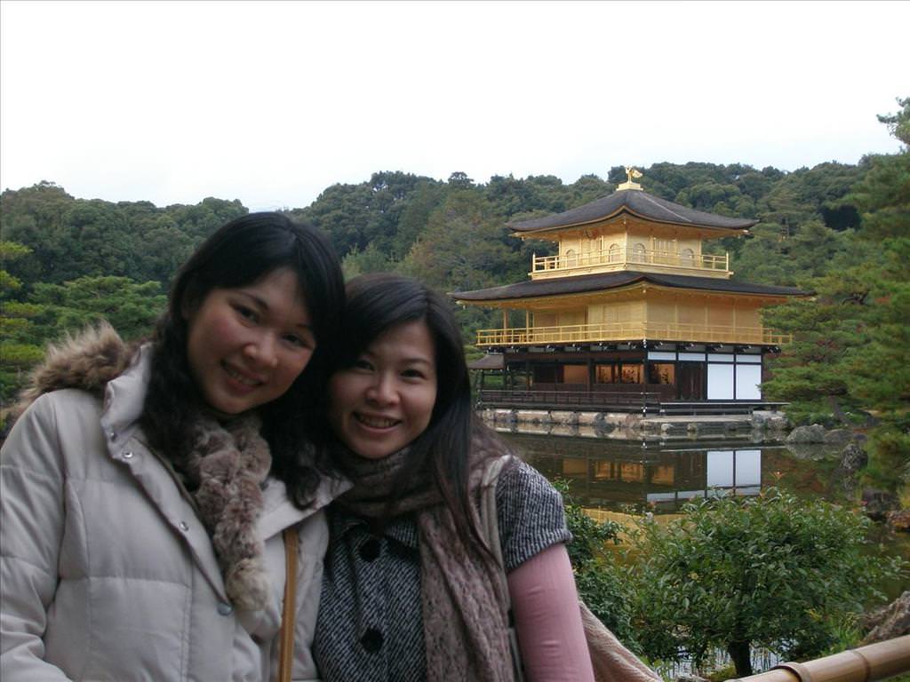 東瀛留學日記之吃喝玩樂篇(2007.11):再來一張合照，朋友第一次到京都，很興奮
