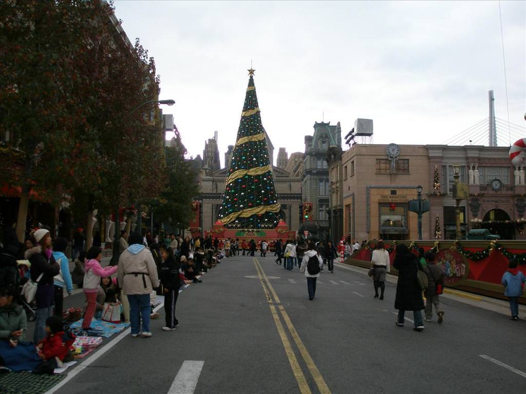 東瀛留學日記之吃喝玩樂篇(2007.11):因為快聖誕節了，到處都有大型的聖誕樹