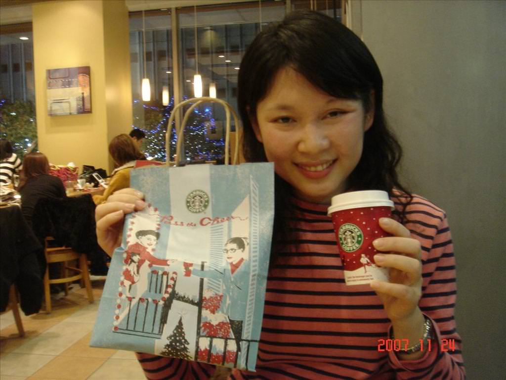 東瀛留學日記之吃喝玩樂篇(2007.11):朋友送我星巴克咖啡杯，很開心