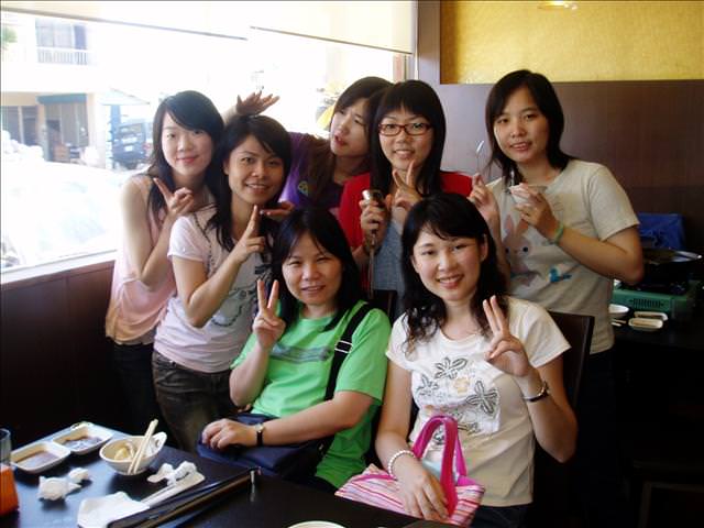 送別會、班聚、吃個不停:美女團來一張