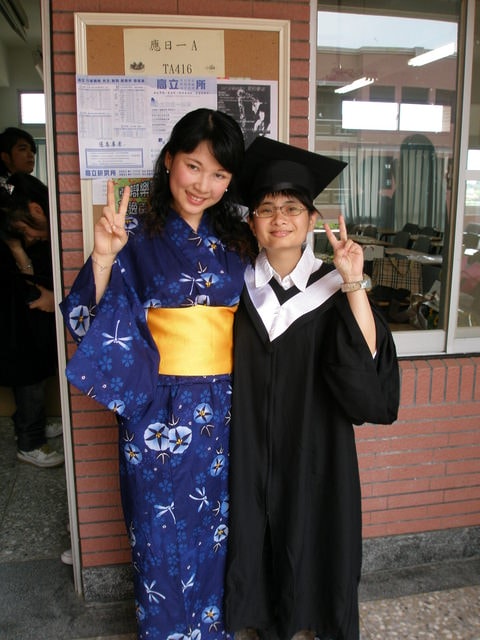 2007.6.16 請微笑地說再見:與最嬌小的華琪。