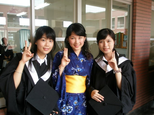 2007.6.16 請微笑地說再見:與兩位乖乖女。