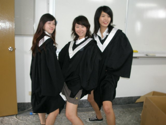 2007.6.16 請微笑地說再見:三位裝性感美女