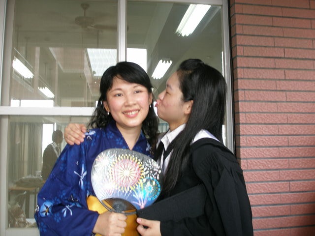 2007.6.16 請微笑地說再見:親一個...