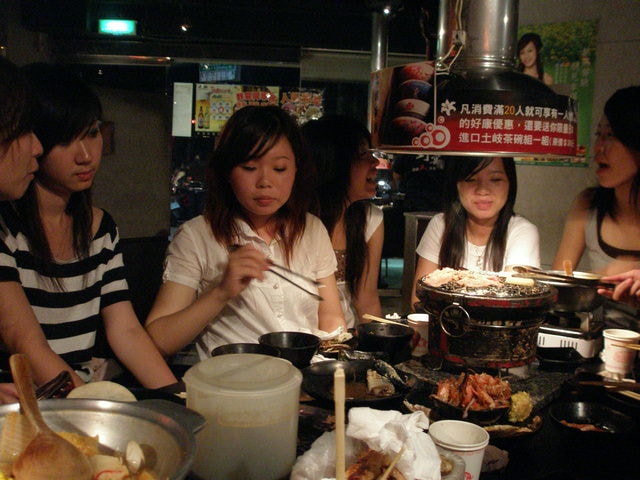 2007.6.16 請微笑地說再見:雖然知道有人在哭，但我們還是繼續吃...因為我們早就麻痺了